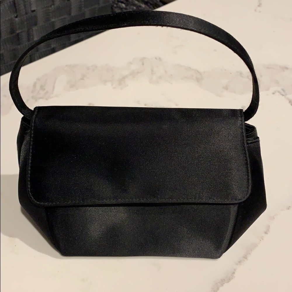 Black clutch